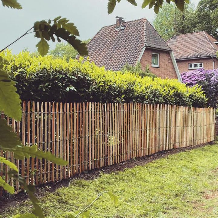 Staketenzäune aus Robinie